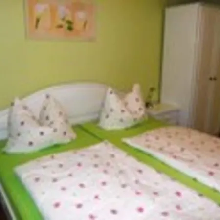 Ferienwohnung, Struppen, Cleaning Included Struppen